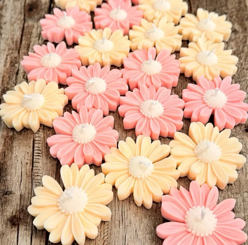Daisy Flower Soy Candle Favors: Pack of 10