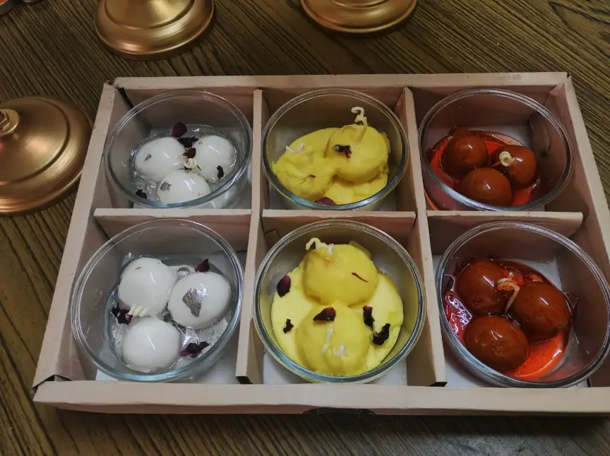 Sweet Box || Pack of 6 bowl || 2 white rasgulla, 2 black rasgulla, 2 rasmalai